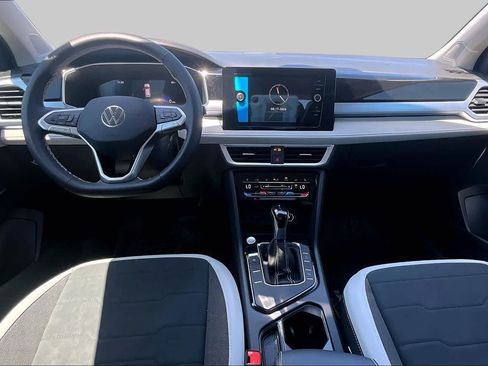 New 2026 Volkswagen Taos SE FWD image 5