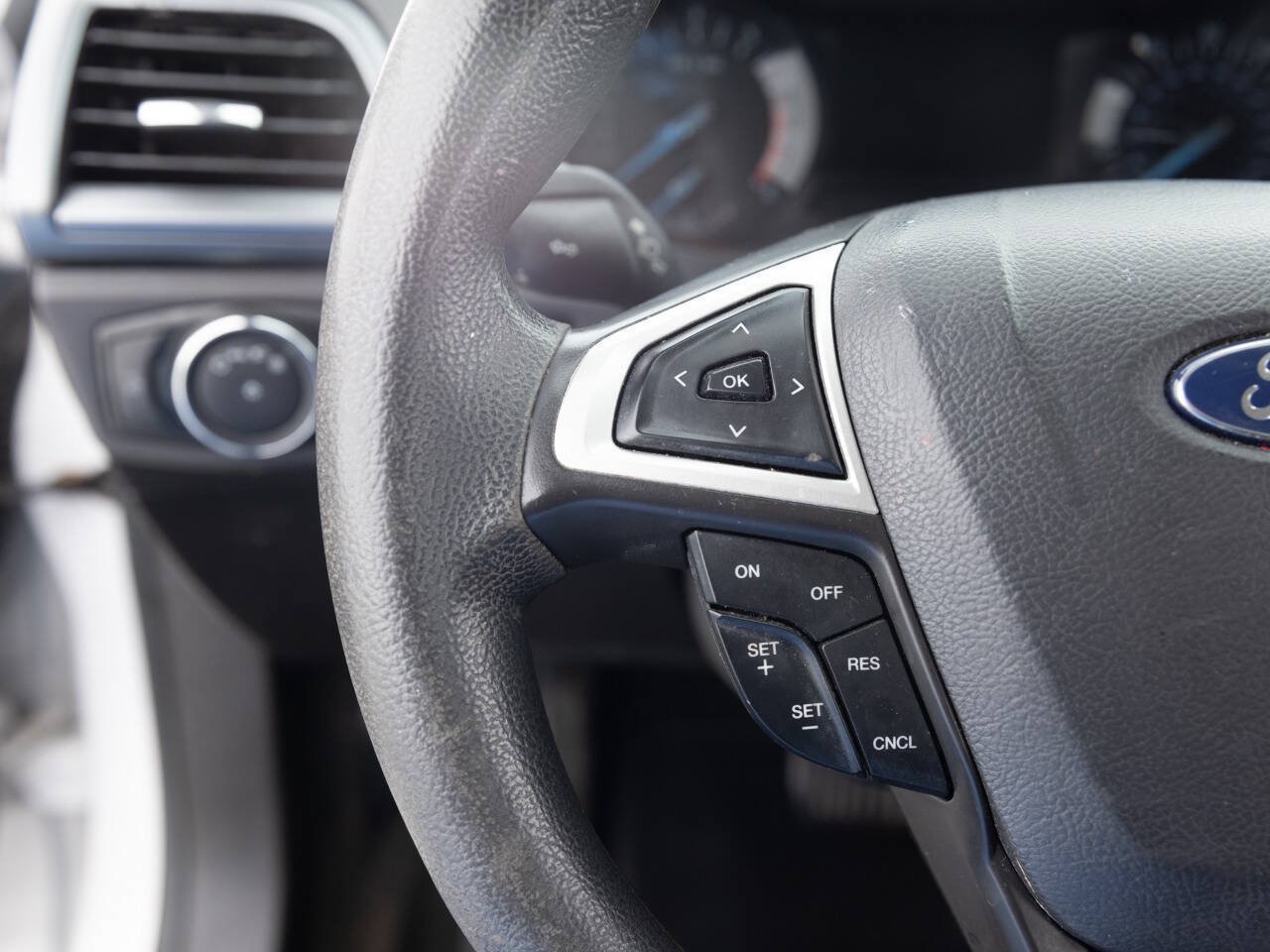Used 2014 Ford Fusion SE FWD image 34