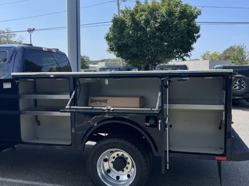 New 2025 Ford F450 XLT w/ XLT Value Package image 3