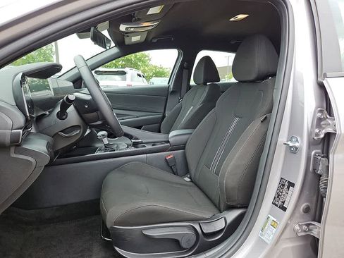 Certified 2025 Hyundai Elantra SEL FWD image 12