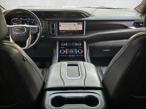 Used 2021 GMC Yukon Denali w/ Denali Premium Package image 19