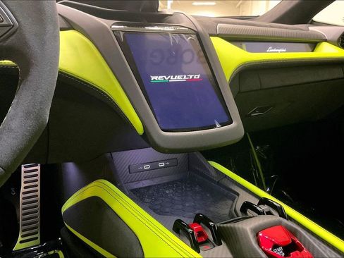 Used 2025 Lamborghini Revuelto image 11