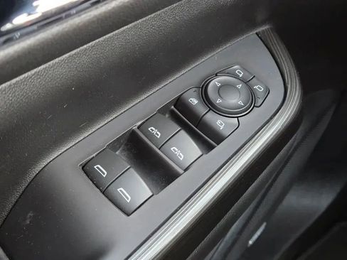 Used 2022 GMC Acadia SLT w/ Preferred Package image 12