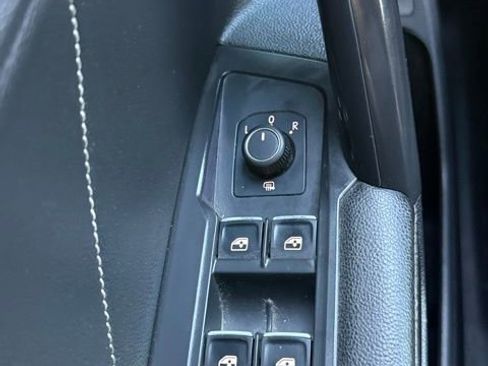 Used 2022 Volkswagen Tiguan SE R-Line image 17