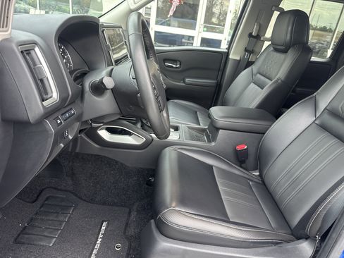 Used 2025 Nissan Frontier SL image 10