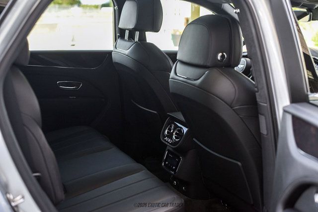 Used 2021 Bentley Bentayga AWD/4WD image 30
