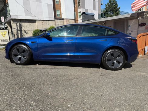 Used 2022 Tesla Model 3 Long Range AWD/4WD image 6