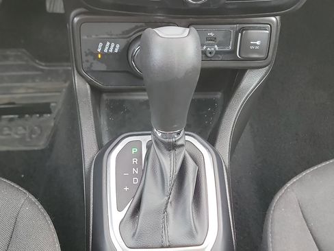 Used 2023 Jeep Renegade Latitude image 18