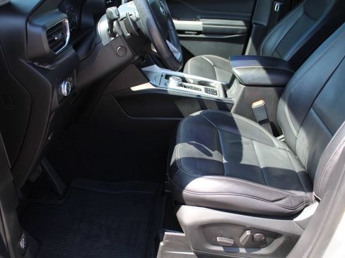 Used 2021 Ford Explorer Limited w/ Equipment Group 301A RWD image 9