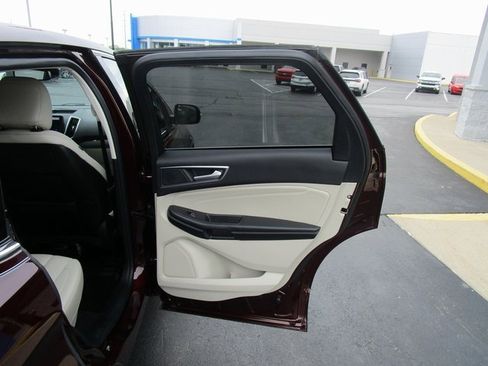 Used 2021 Ford Edge Titanium image 23