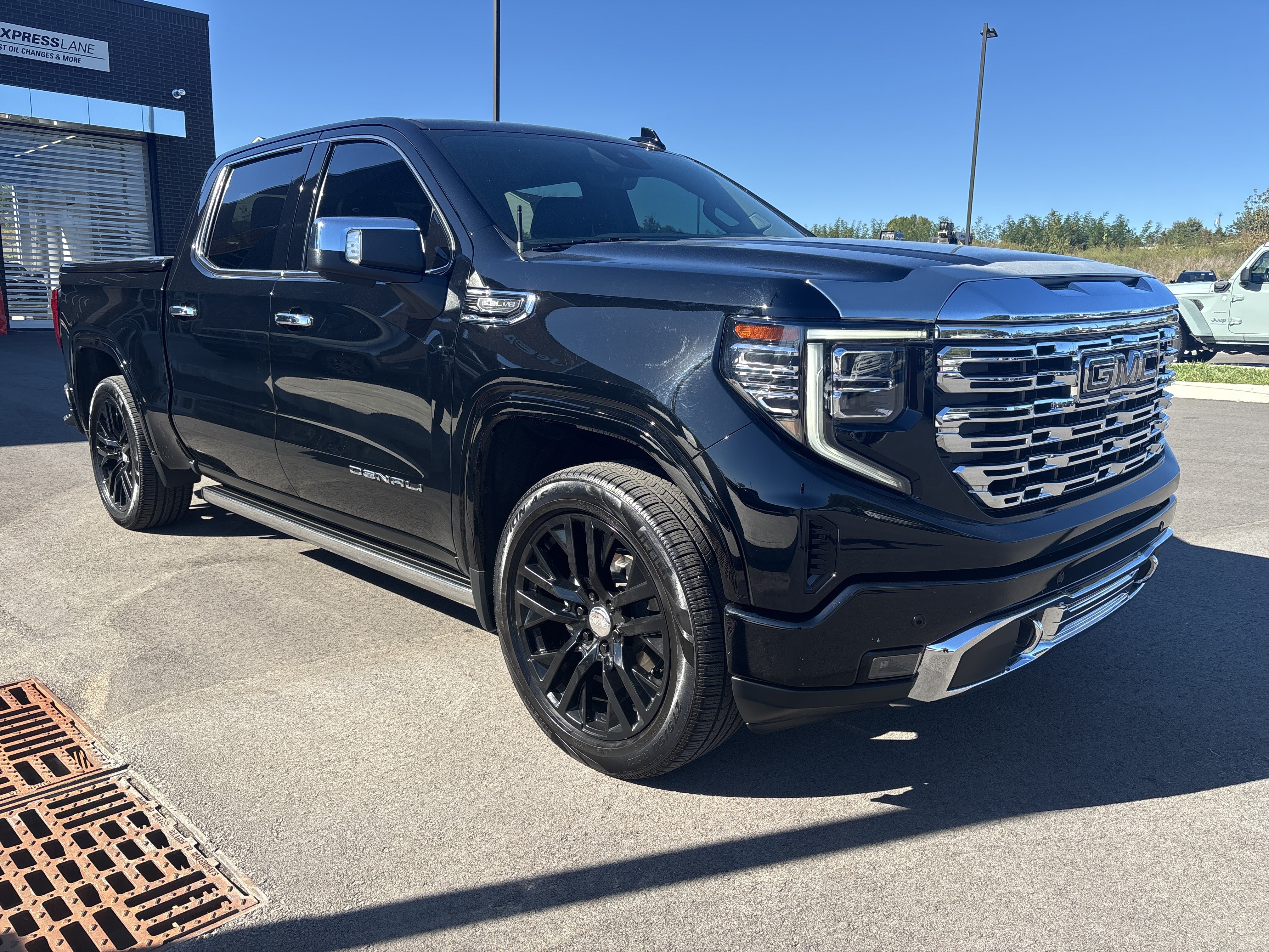 Used 2022 GMC Sierra 1500 Denali w/ Denali Reserve Package AWD/4WD image 7