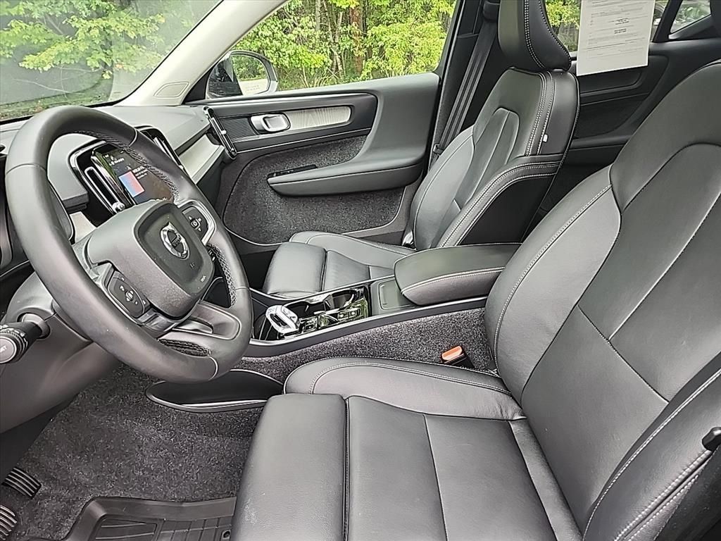 Certified 2026 Volvo XC40 B5 Plus AWD/4WD image 27