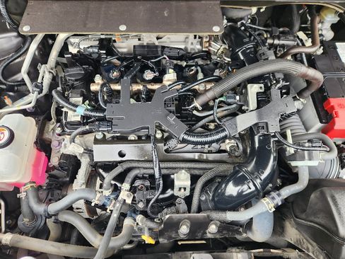 Used 2023 Toyota Highlander XLE image 32