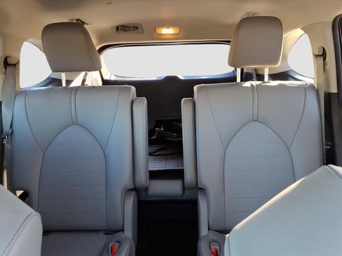 Used 2021 Toyota Highlander XLE image 18