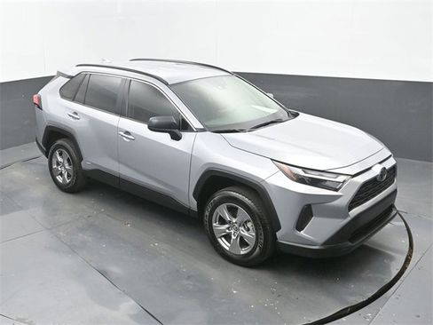 Used 2025 Toyota RAV4 LE image 28