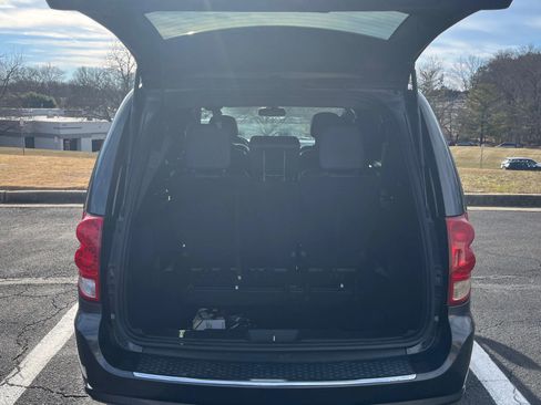 Used 2019 Dodge Grand Caravan GT image 12
