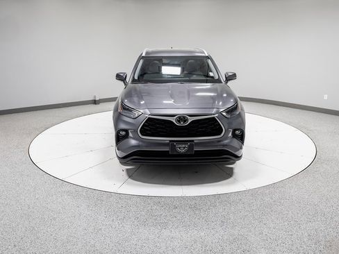 Used 2022 Toyota Highlander XLE image 30