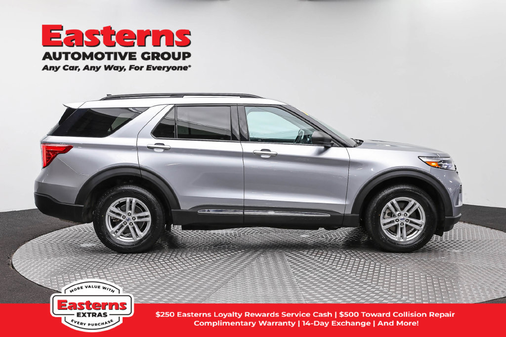 Used 2023 Ford Explorer XLT AWD/4WD image 5