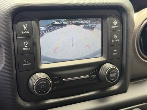 Used 2018 Jeep Wrangler Sport AWD/4WD image 17