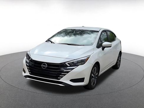 Used 2025 Nissan Versa SV image 7