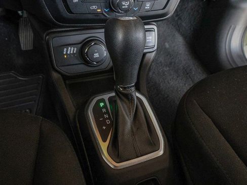 Used 2023 Jeep Renegade Latitude image 21