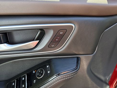 Used 2021 Nissan Rogue SL w/ Premium Package image 13