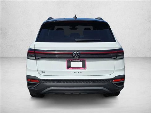 New 2026 Volkswagen Taos SE FWD image 4