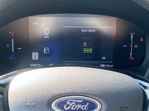 Used 2025 Ford Escape SE w/ Class II Trailer Tow Package FWD image 19