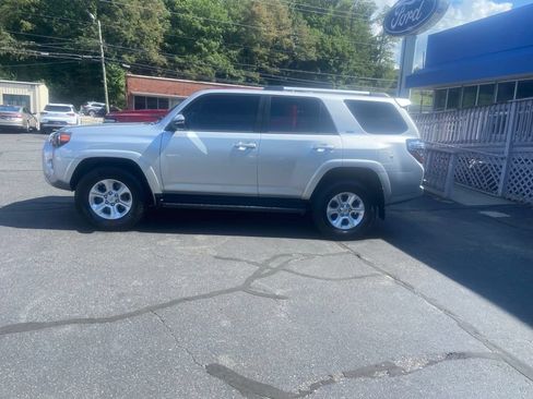 Used 2024 Toyota 4Runner SR5 Premium AWD/4WD image 2