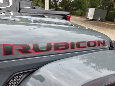 Used 2025 Jeep Wrangler Unlimited Rubicon AWD/4WD image 4