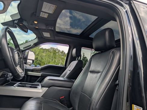 Used 2019 Ford F250 Lariat w/ Lariat Ultimate Package AWD/4WD image 36