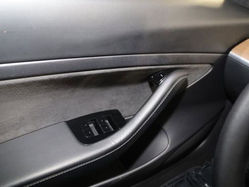 Used 2020 Tesla Model 3 Standard Range image 27