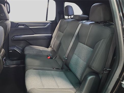 Used 2025 GMC Acadia Elevation image 18