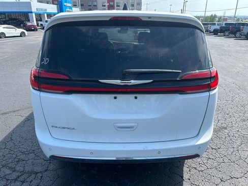 Used 2025 Chrysler Pacifica Select FWD image 6