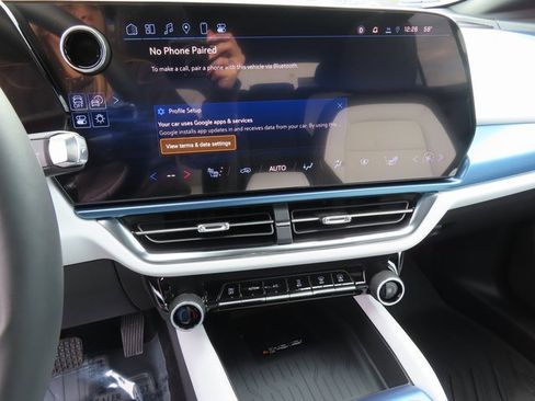 Certified 2025 Chevrolet Equinox EV LT w/ Convenience Package image 26