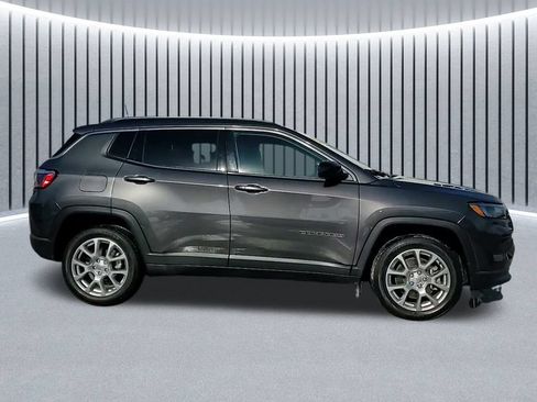Used 2023 Jeep Compass Latitude AWD/4WD image 5