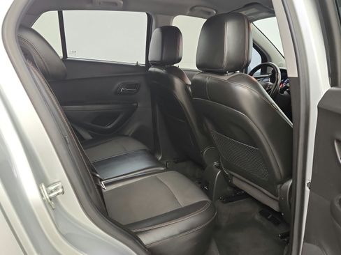 Used 2019 Chevrolet Trax LT w/ LT Convenience Package AWD/4WD image 32