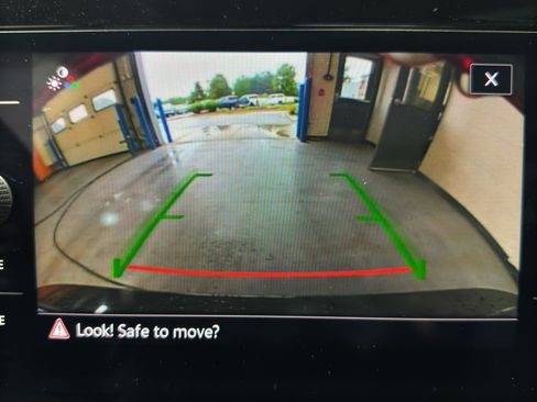 Used 2025 Volkswagen Jetta SE FWD image 26