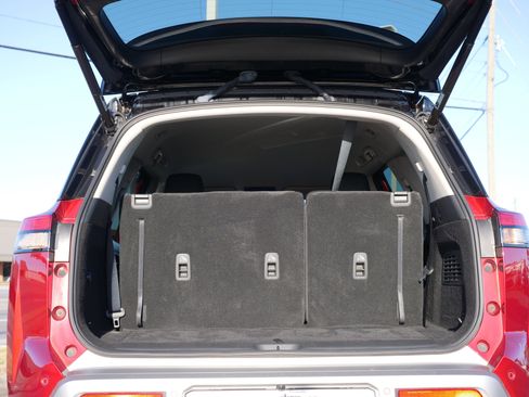 Used 2023 Nissan Pathfinder SL w/ Lighting Package (N92) image 14