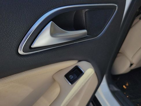 Certified 2019 Mercedes-Benz GLA 250 image 8