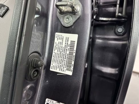 Used 2018 Honda CR-V Touring image 39