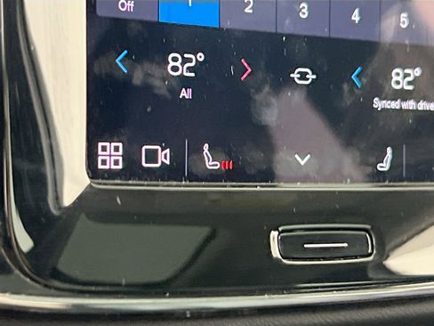 Used 2023 Volvo XC40 B4 Plus w/ Protection Package Premier image 18