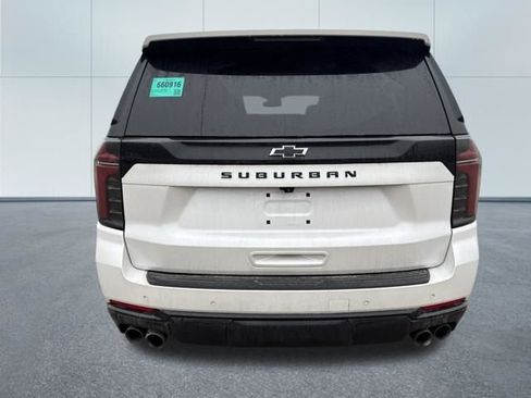 Used 2025 Chevrolet Suburban Z71 image 3