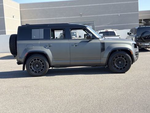 Used 2025 Land Rover Defender 110 AWD/4WD image 27