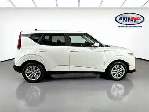 Used 2022 Kia Soul LX image 9