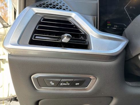 Certified 2024 BMW X7 xDrive40i w/ Executive Package image 38