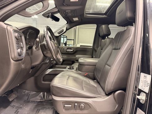 Used 2022 Chevrolet Silverado 2500 High Country w/ Z71 Off-Road Package image 36