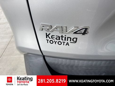 Used 2021 Toyota RAV4 LE FWD image 8