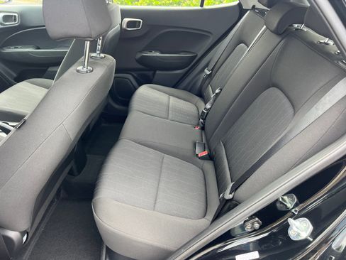 Certified 2022 Hyundai Venue SE FWD image 19