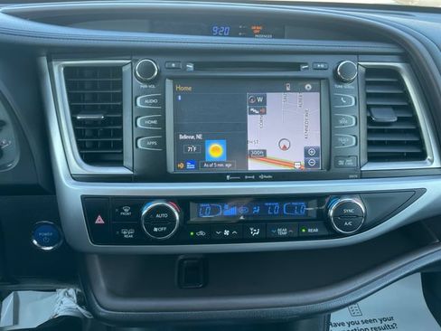 Used 2018 Toyota Highlander XLE AWD/4WD image 13